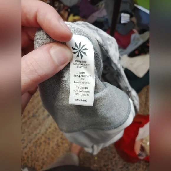 Athleta Women's Gray Patterned Leggings Size Small! In New Condition - Picture 7 of 7